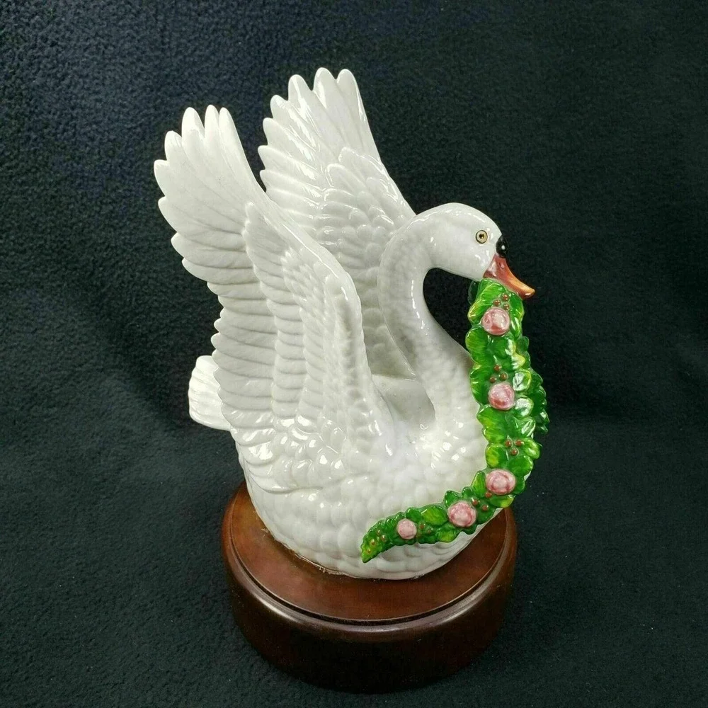 Neiman Marcus Swan Tchaikovsky Swan Lake Finale Japan Musical Box Wind Up